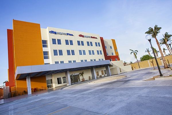 City Express Plus By Marriott Cancun Aeropuerto Riviera Eksteriør billede