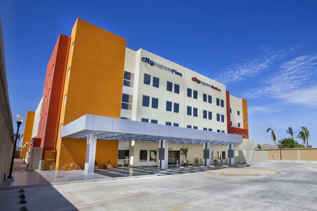 City Express Plus By Marriott Cancun Aeropuerto Riviera Eksteriør billede